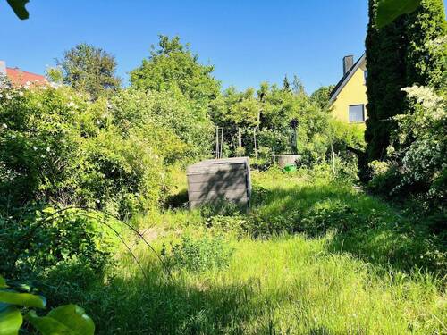 gut nutzbare, ebene Gartenfläche - 