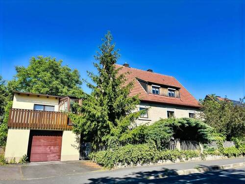 Sonnenverwöhnte Lage und von viel Grün umgeben... die Südwestansicht des Hauses - Schmuckes Sandsteinhaus mit Garten in sonnenverwöhnter Lage - unweit der Altstadt, Grund 952m², 9 Zimmer, Wohnfl. 200m²!