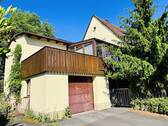 Garage mit Terrasse und Wintergarten auf der Westseite - 