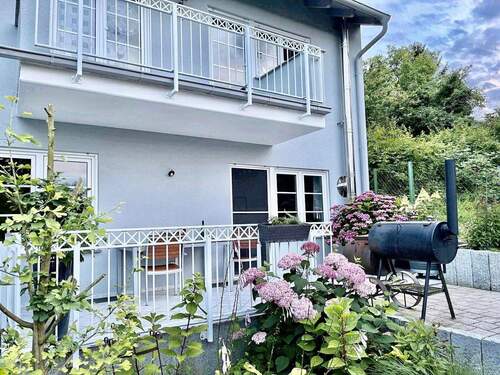 Bild 1 - Charmantes Zweifamilienhaus mit Garten in begehrter Lage von Kraichtal