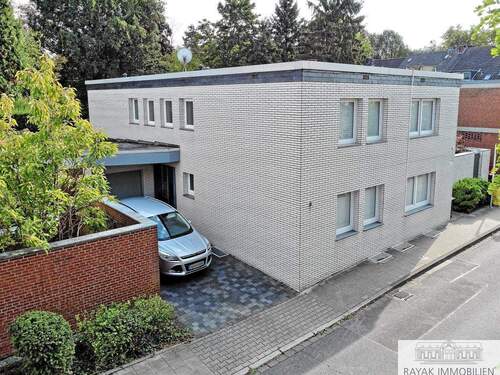 Hausansicht - 1 Zimmer Mehrfamilienhaus, Wohnhaus zum Kaufen in Düsseldorf Hassels