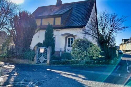 Seitenansicht - 5 Zimmer Mehrfamilienhaus, Wohnhaus in Geldersheim