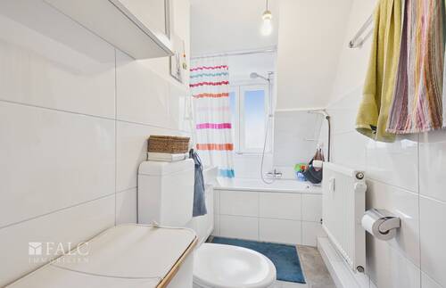 Badezimmer - 3 Zimmer Etagenwohnung zum Kaufen in Köln-Lindenthal