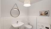  Geräumiges und modernes Gäste-WC - 