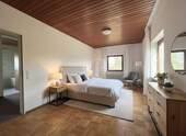 Schlafzimmer OG mit KI möbliert - 