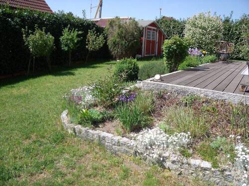 Garten mit Gartenhaus - 