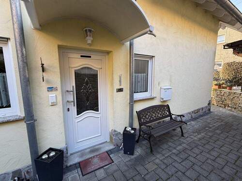 Eingang - Einfamilienhaus mit 120,00 m&sup2; in Arzbach zum Kaufen