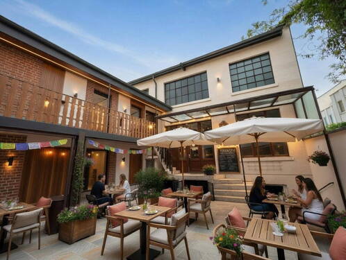 Mit KI bearbeitet - Hotel, Pension, Gasthof zum Kaufen in Düsseldorf