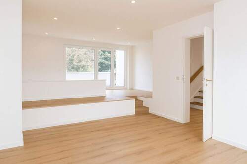 Wohn-und Esszimmer - 8 Zimmer Reihenmittelhaus zum Kaufen in Nürnberg