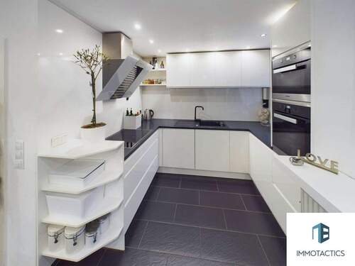 Küche - Attraktive 5-Zimmer-Wohnung mit 2 Stellplätzen - Mit Option auf zwei Wohneinheiten