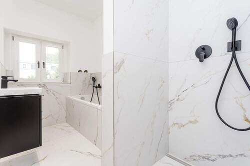 Badezimmer - Etagenwohnung mit 65,20 m&sup2; in Berlin zum Kaufen