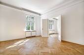 Hohe Räume. Stuckdecken. - Etagenwohnung mit 242,00 m² in München zum Kaufen
