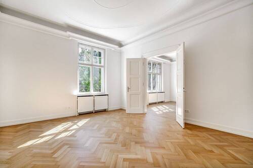 Hohe Räume. Stuckdecken. - Etagenwohnung mit 242,00 m² in München zum Kaufen