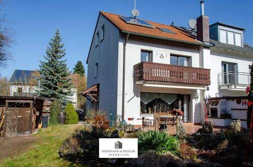 Titelbild - Familienfreundliche Doppelhaushälfte mit Garten, Balkon und Garage in Wendelstein