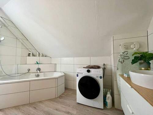 Vermietete_DG_Einheit_Badezimmer - 