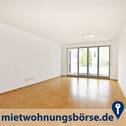 Wohnzimmer - AIGNER - Idyllische 4-Zimmer-Wohnung in der Messestadt Riem!