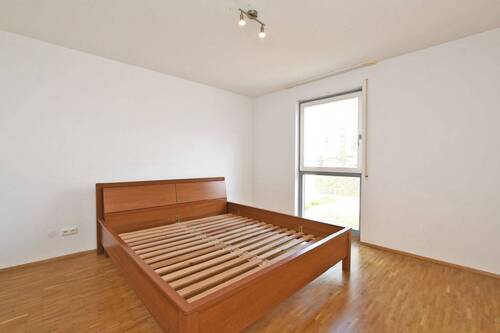 Schlafzimmer - 4 Zimmer Etagenwohnung zur Miete in München