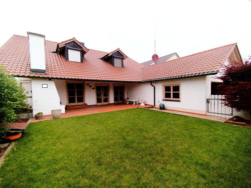 Südansicht - Geräumiges, gepflegtes 7-Zimmer-Einfamilienhaus mit lux. Innenausstattung in Ingolstadt Nordost