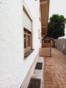 Ostseite mit Kellereingang - 