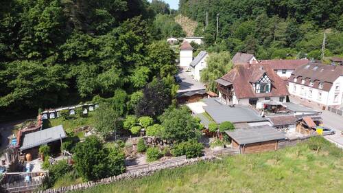 Vogelperspektive - 8 Zimmer Mehrfamilienhaus, Wohnhaus zum Kaufen in Hinterweidenthal
