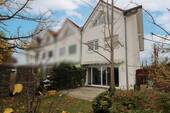 Gartenansicht - Modernisiertes Reiheneckhaus in Babenhausen - Gartenidylle und eigene Tiefgarage inklusive