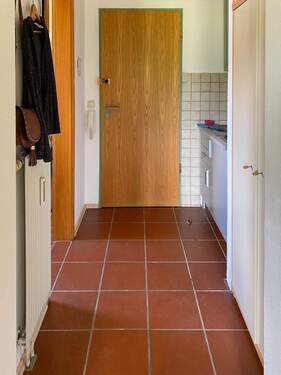 Diele mit Kochnische - Etagenwohnung mit 25,00 m&sup2; in Brannenburg zur Miete