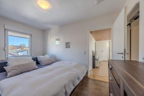 Wohnung: Dachgeschoss - 