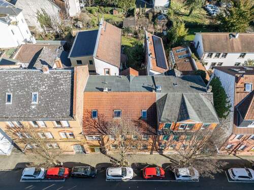 Drohnenaufnahme - Mehrfamilienhaus, Wohnhaus mit 205,00 m&sup2; in Neu-Isenburg zum Kaufen