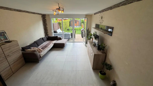 cf5e6220-2eb2-42d7-a5c1-af6d1f5772da-1932989414 - 