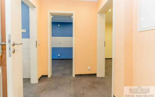 Flur EG - 6 Zimmer Reihenmittelhaus in Düsseldorf Garath