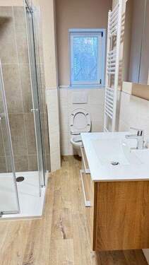 neuer Badbereich mit Badmöbel - 2 Zimmer Etagenwohnung in Schmölln