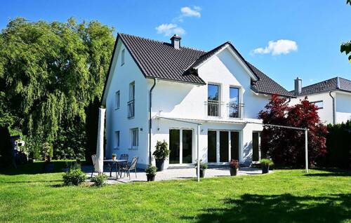 Hausansicht - AIGNER - Hochwertiges Einfamilienhaus mit traumhaften Garten