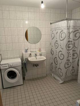 Bad mit Waschm.-Anschl. - 