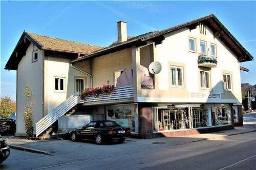 Straßenansicht - MITTEN IM ZENTRUM: 4-Zi-Whg. mit Balkon