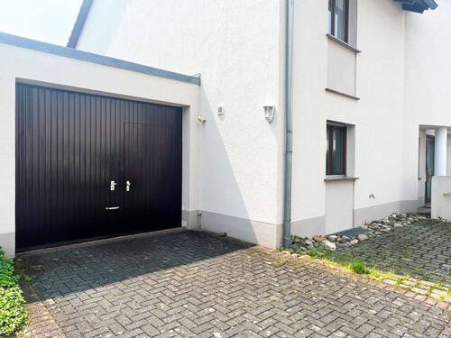 Garage & Stellplatz - 