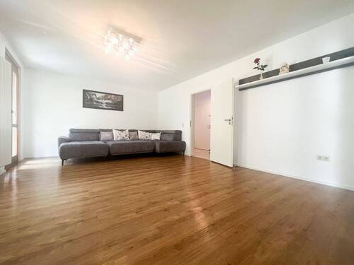 Wohnzimmer - 4 Zimmer Etagenwohnung zum Kaufen in Weil am Rhein / Haltingen