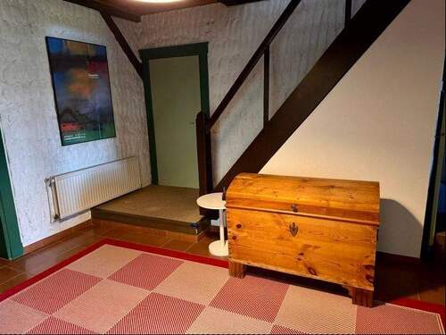 Diele mit Treppenaufgang ins OG - 