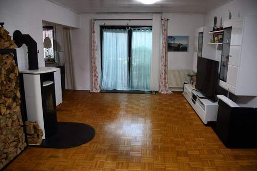 H 546 Wohnzimmer.jpg - 5 Zimmer Mehrfamilienhaus, Wohnhaus zum Kaufen in Lampertheim