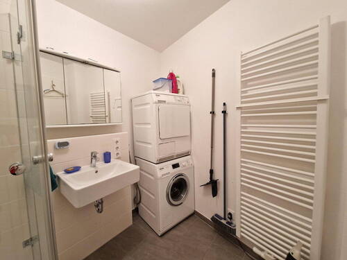 Duschbad mit Waschmaschine - 