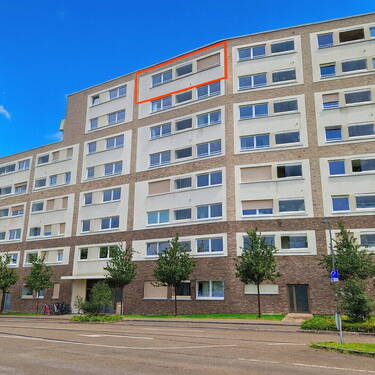 Hausansicht mit Eingang - 