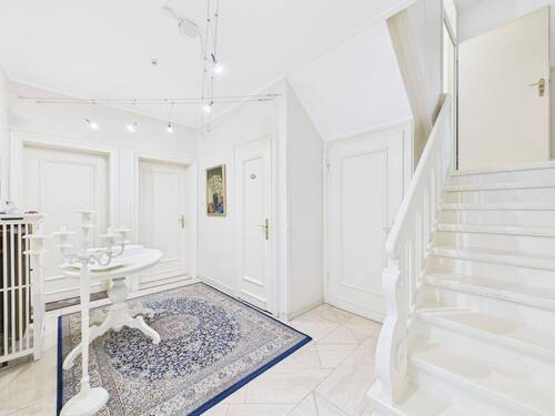 Flurbereich Erdgeschoss - 1 Zimmer Mehrfamilienhaus, Wohnhaus in Burbach