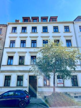 Mehrfamilienhaus Vorderansicht - kleine 3- Raumwohnung mit Dusche !