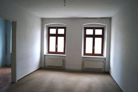 Leere Wohnung mit Fenstern - 3 Zimmer Etagenwohnung in Görlitz