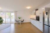 Offenener Wohn- und Essbereich mit moderner Einbauküche - 3 Zimmer Etagenwohnung zum Kaufen in Freiberg am Neckar