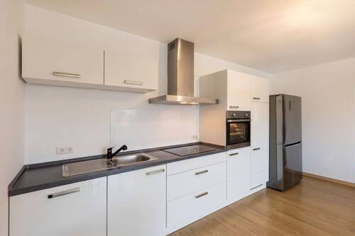 Moderne, offene Küche mit hochwertiger Ausstattung - 3 Zimmer Etagenwohnung in Freiberg am Neckar