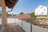 Großer, teilüberdachter Balkon zum ruhigen Garten - Etagenwohnung mit 77,00 m&sup2; in Freiberg am Neckar zum Kaufen