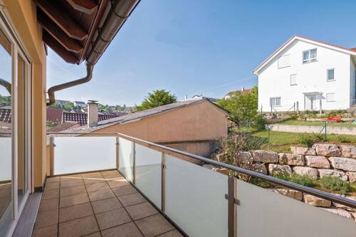Großer, teilüberdachter Balkon zum ruhigen Garten - Etagenwohnung mit 77,00 m&sup2; in Freiberg am Neckar zum Kaufen