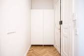 Eingang, Serverschrank - Etagenwohnung mit 127,90 m² in Berlin zum Kaufen
