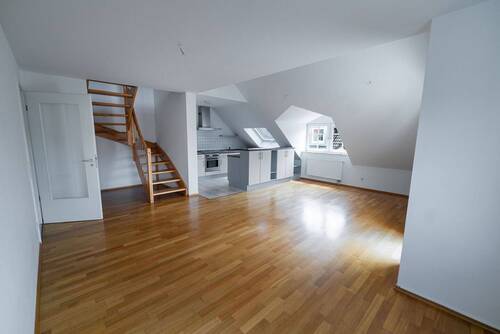 Wohnzimmer - 3 Zimmer Etagenwohnung in München