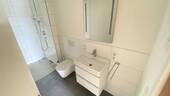 Bad mit Dusche - 